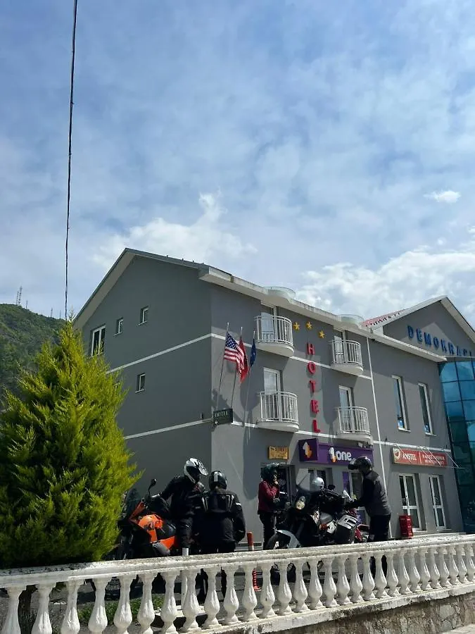 Hotel Demokracia Fushe-Arrez